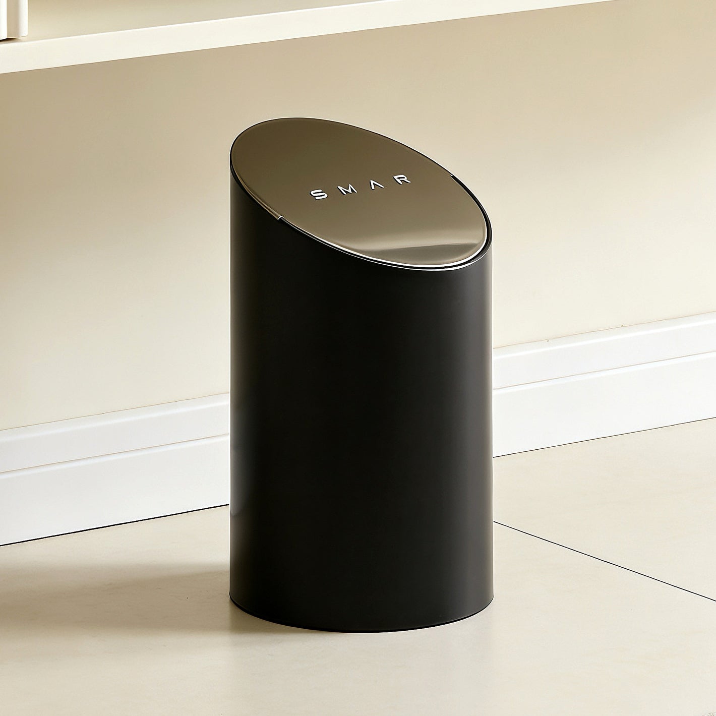 Modern Cream Slanted Black Trash Can – Spacious Covered Bin for Living Room, Bathroom & Bedroom